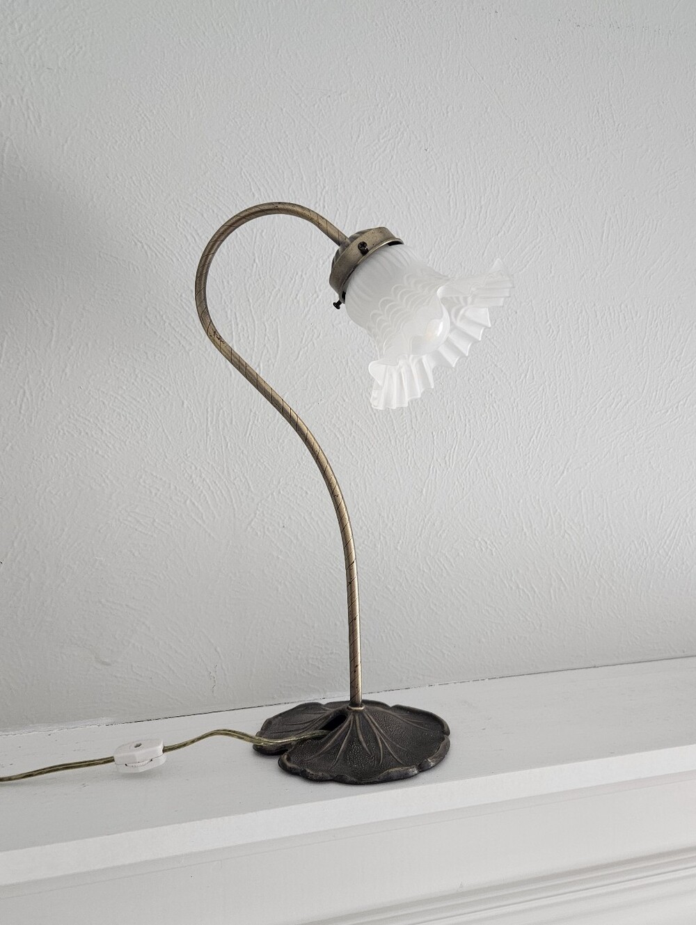 Vintage Brass Gooseneck Lily Pad Table Lamp With Frosted Glass Ruffle Shade